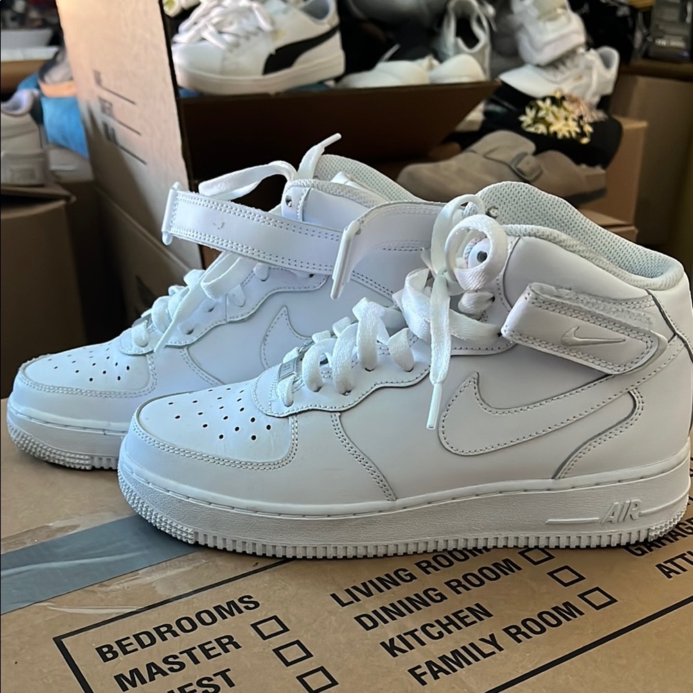 Nike Big Kids White Air Force Mid Sneakers Sz 6